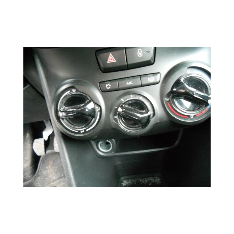 Poignee interieur arriere gauche PEUGEOT 208 1 Photo n°11