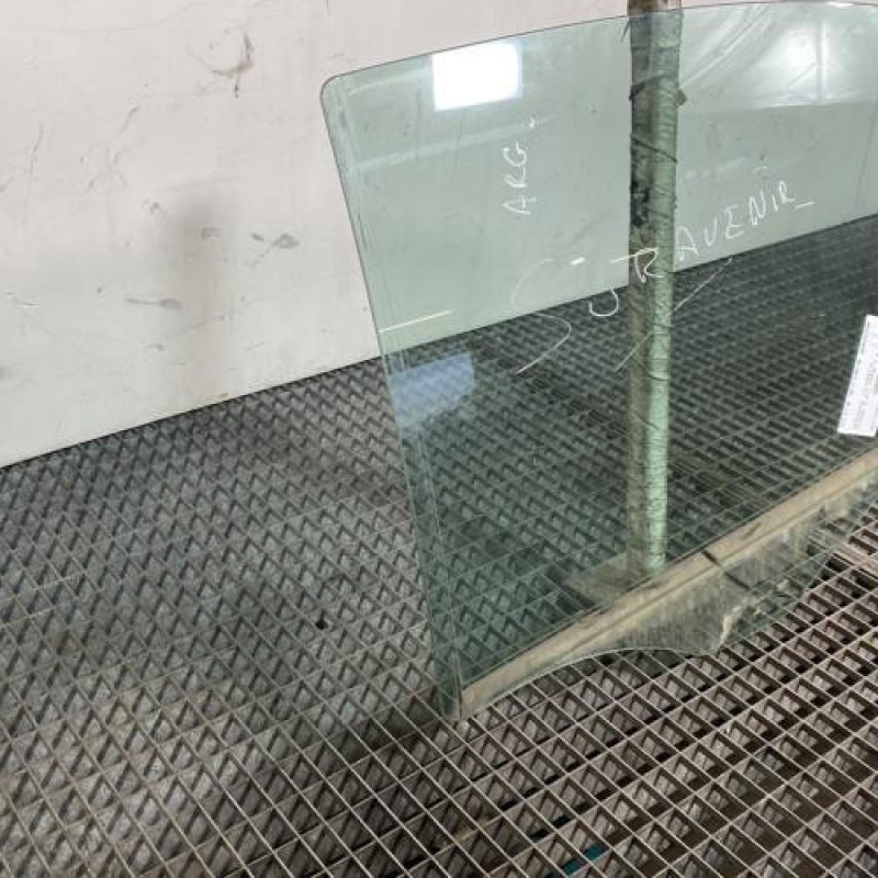 Vitre arriere gauche MERCEDES CLASSE E 211 Photo n°2