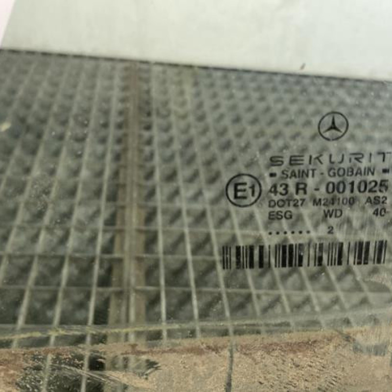 Vitre arriere gauche MERCEDES CLASSE E 211 Photo n°3