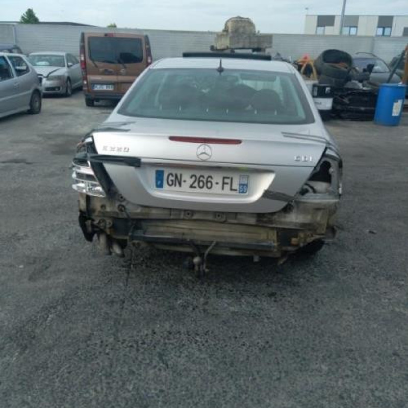 Vitre arriere gauche MERCEDES CLASSE E 211 Photo n°8