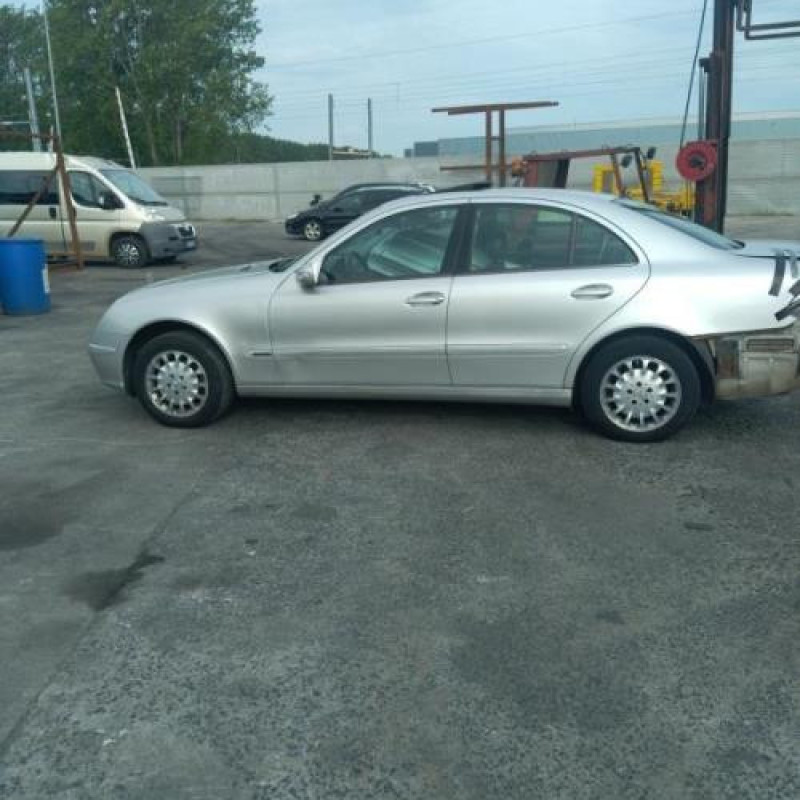 Vitre arriere gauche MERCEDES CLASSE E 211 Photo n°9