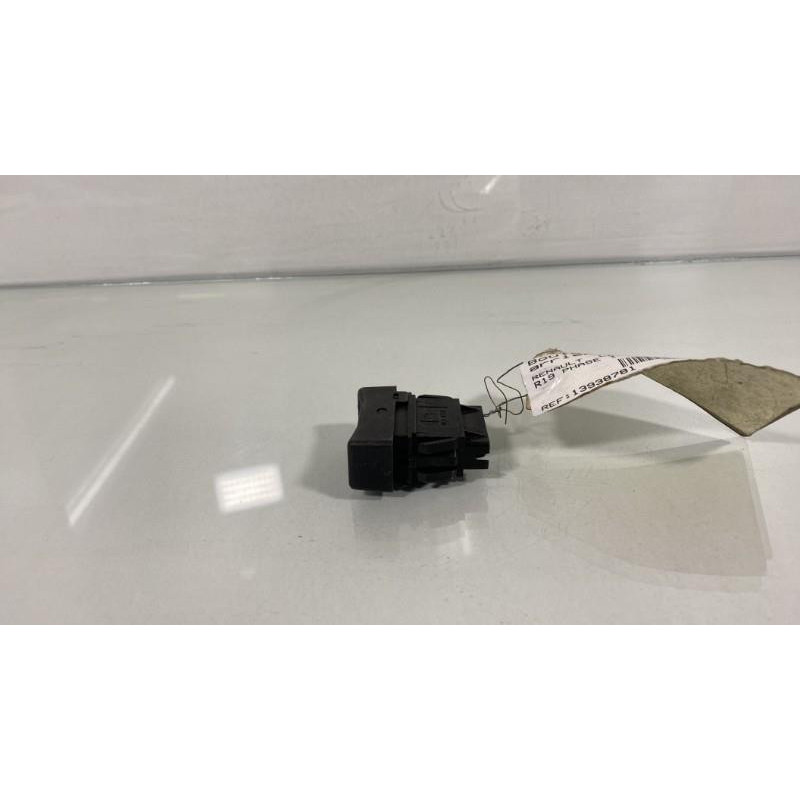Commande degivrage lunette arriere RENAULT R19 Photo n°2