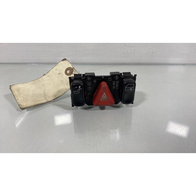 Bouton de warning MERCEDES CLASSE E 210 Photo n°1