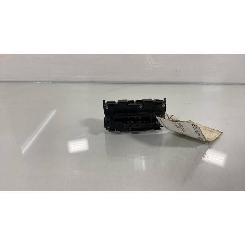 Bouton de warning MERCEDES CLASSE E 210 Photo n°3