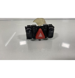 Bouton de warning MERCEDES CLASSE E 210 Photo n°1