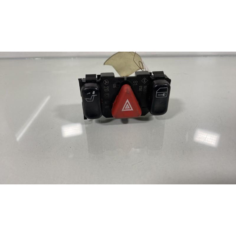 Bouton de warning MERCEDES CLASSE E 210 Photo n°1