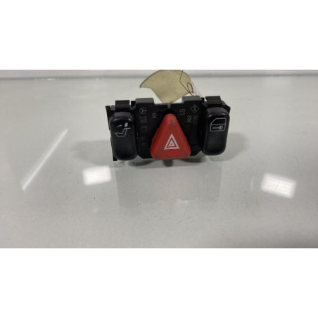 Bouton de warning MERCEDES CLASSE E 210 Photo n°1