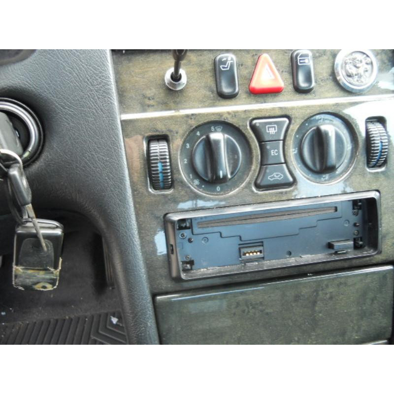 Bouton de warning MERCEDES CLASSE E 210 Photo n°9