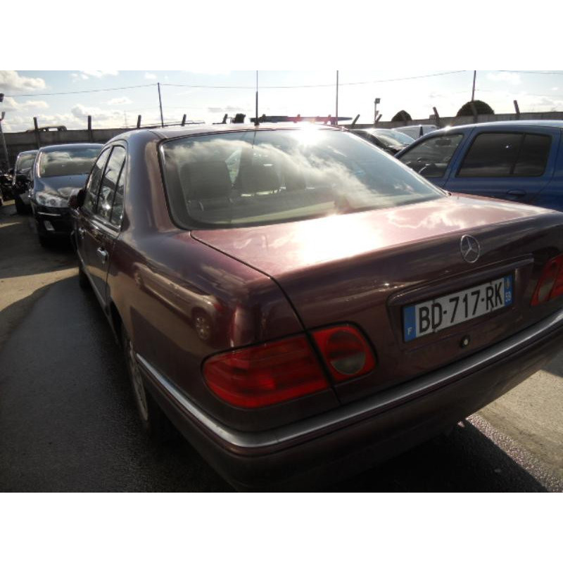 Bras essuie glace avant MERCEDES CLASSE E 210 Photo n°4