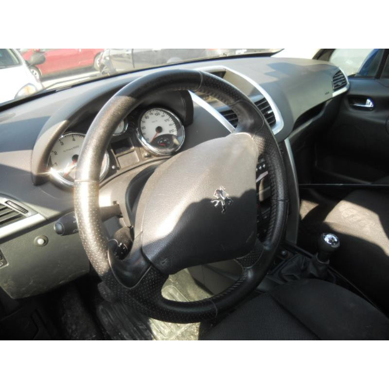Attache ceinture arriere centrale PEUGEOT 207 Photo n°8