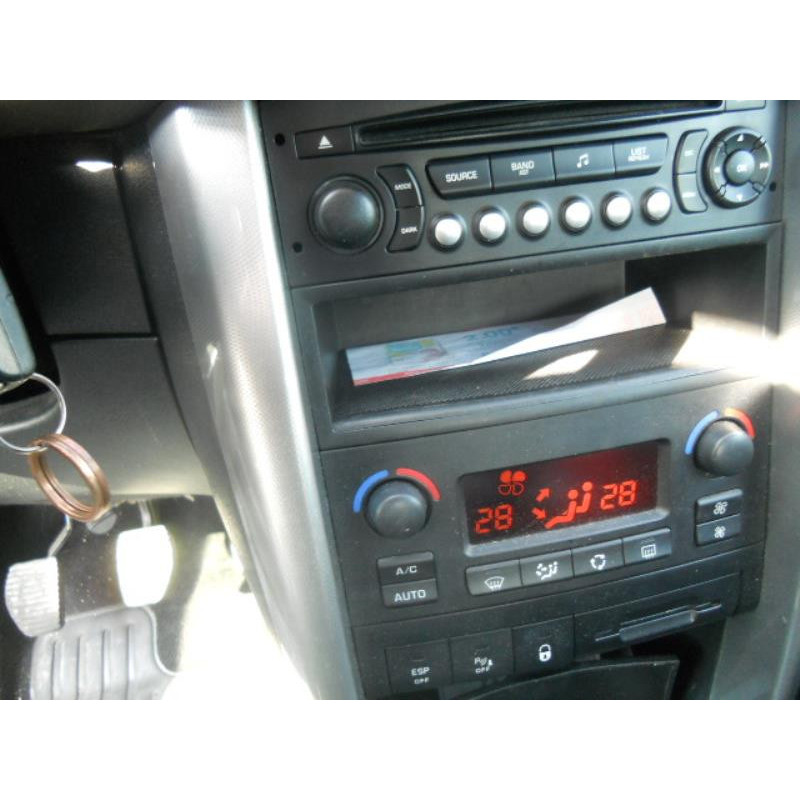 Attache ceinture arriere centrale PEUGEOT 207 Photo n°9
