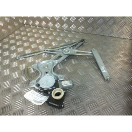 Leve vitre electrique avant gauche TOYOTA YARIS 2 Photo n°1