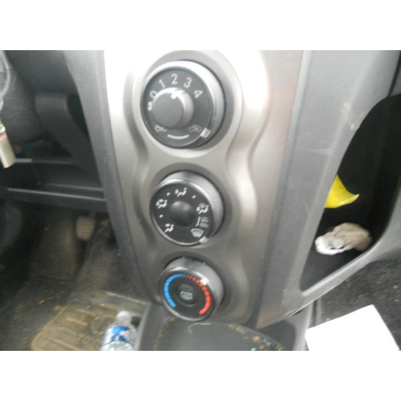 Leve vitre electrique avant gauche TOYOTA YARIS 2 Photo n°8