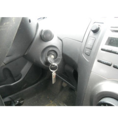 Leve vitre electrique avant gauche TOYOTA YARIS 2