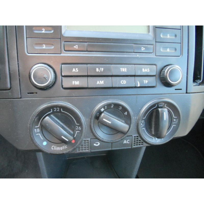 Poignee porte avant droit VOLKSWAGEN POLO 4 Photo n°9