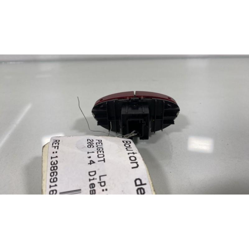 Bouton de warning PEUGEOT 206 Photo n°3