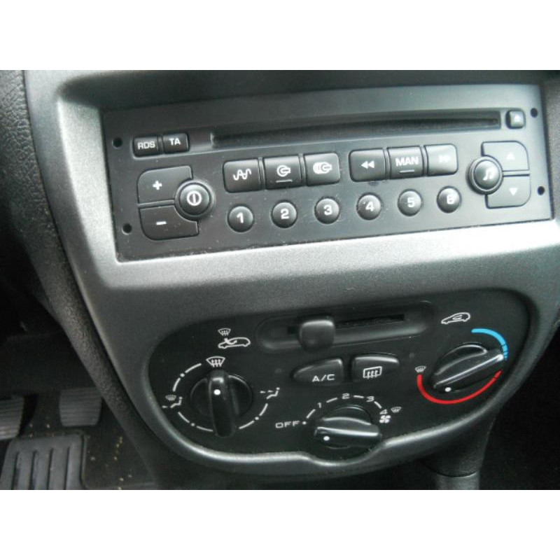 Bouton de warning PEUGEOT 206 Photo n°10