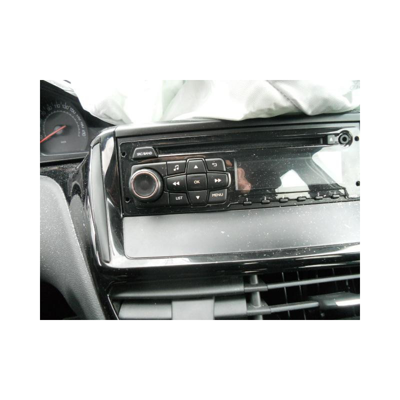 Vitre arriere gauche PEUGEOT 208 1 Photo n°9