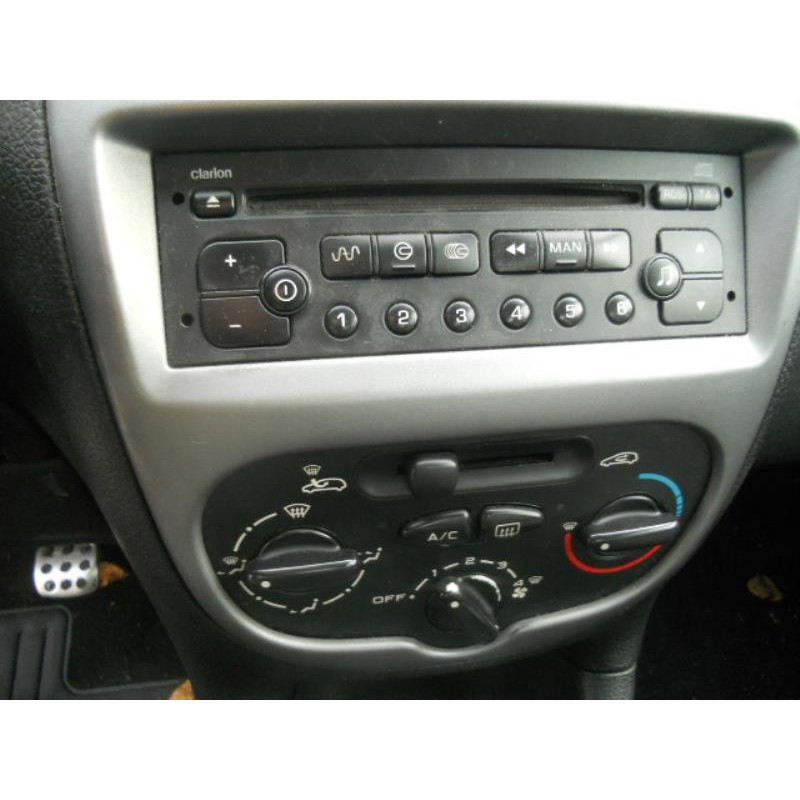 Bouton de warning PEUGEOT 206 Photo n°10