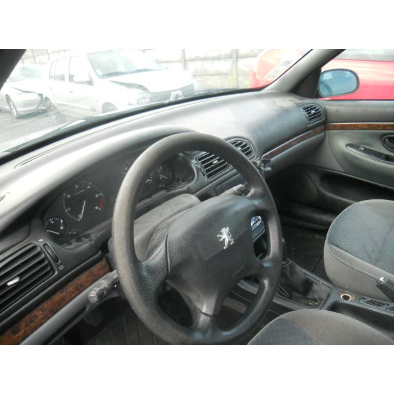 Feu arriere secondaire droit (feux) PEUGEOT 406 Photo n°9