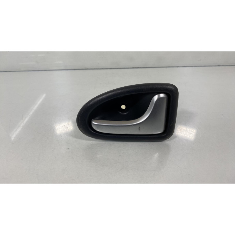 Poignee interieur arriere droit RENAULT CLIO 2 CAMPUS Photo n°1