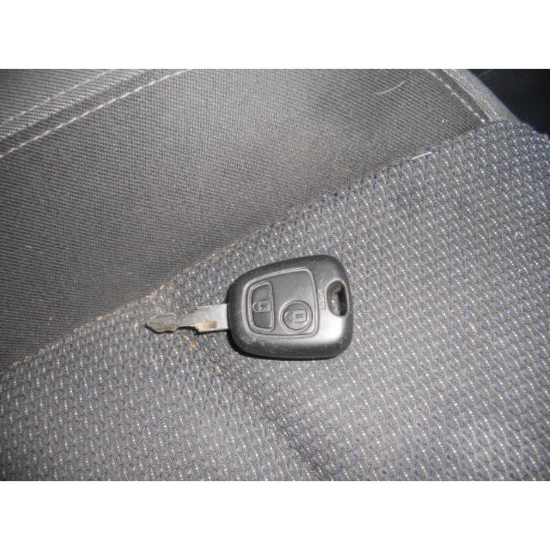 Bouton de warning PEUGEOT 206+ Photo n°12