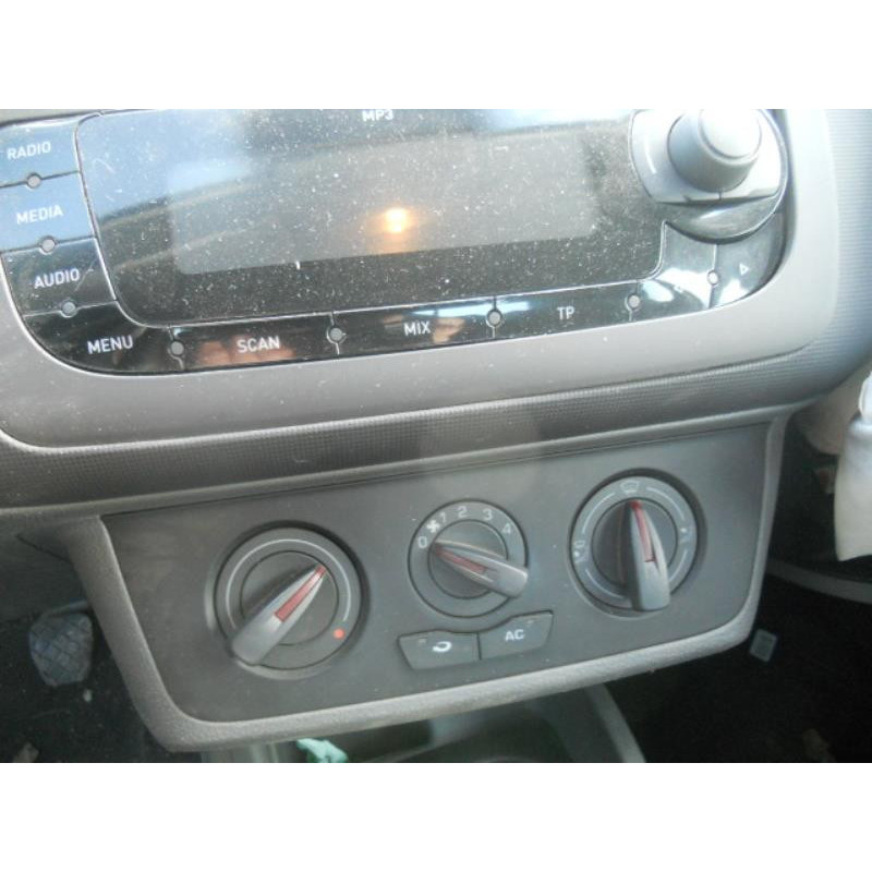 Poignee porte avant gauche SEAT IBIZA 4 Photo n°11