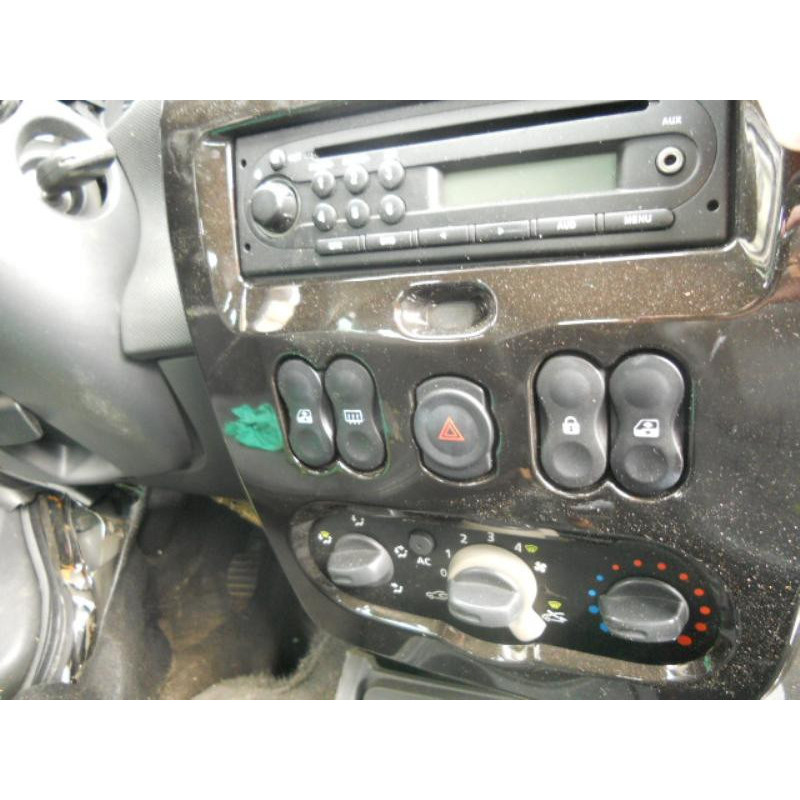 Interrupteur de leve vitre avant droit DACIA DUSTER 1 Photo n°10