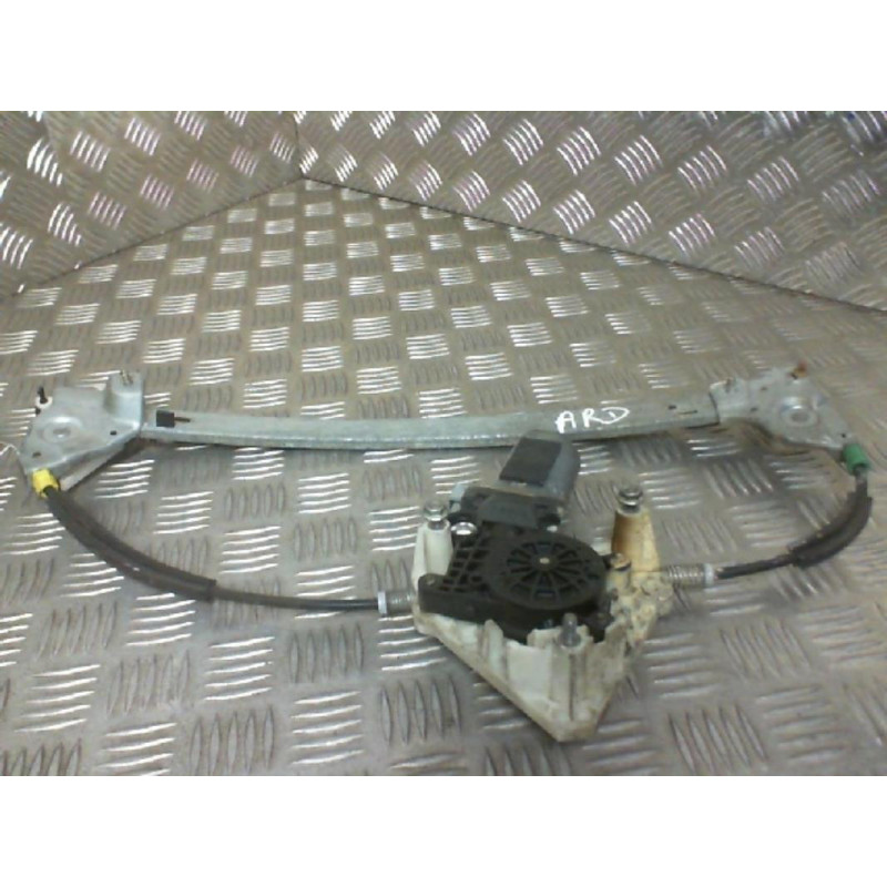 Leve vitre electrique arriere droit PEUGEOT 406 Photo n°1