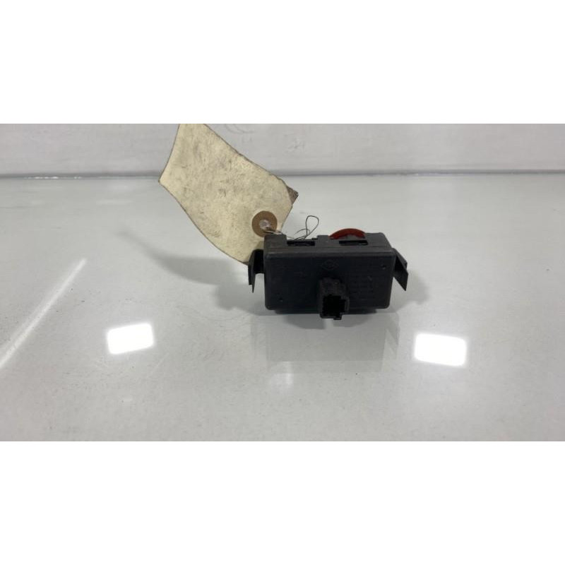 Bouton de warning RENAULT CLIO 3 Photo n°3