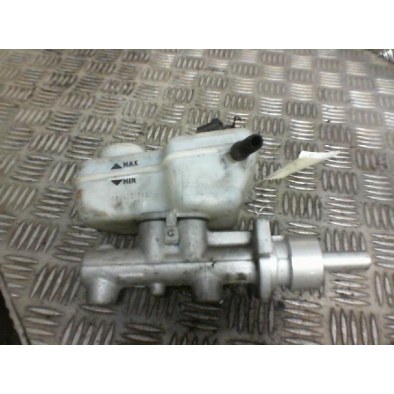 Maitre cylindre (freinage) VOLKSWAGEN FOX Photo n°1