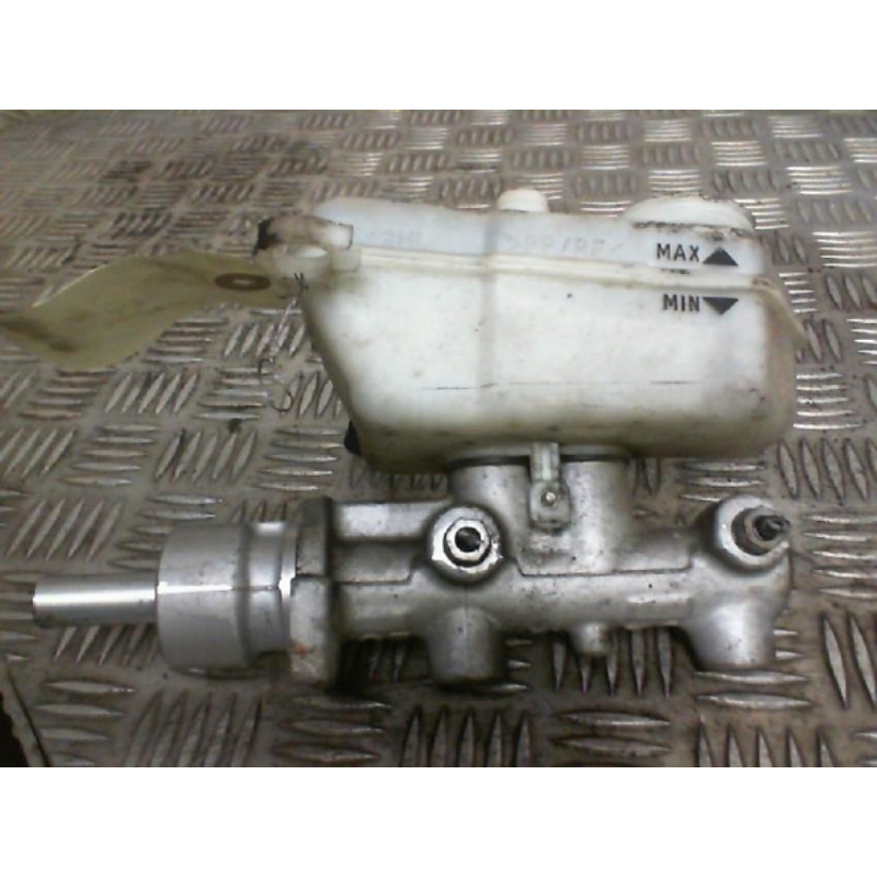 Maitre cylindre (freinage) VOLKSWAGEN FOX Photo n°2