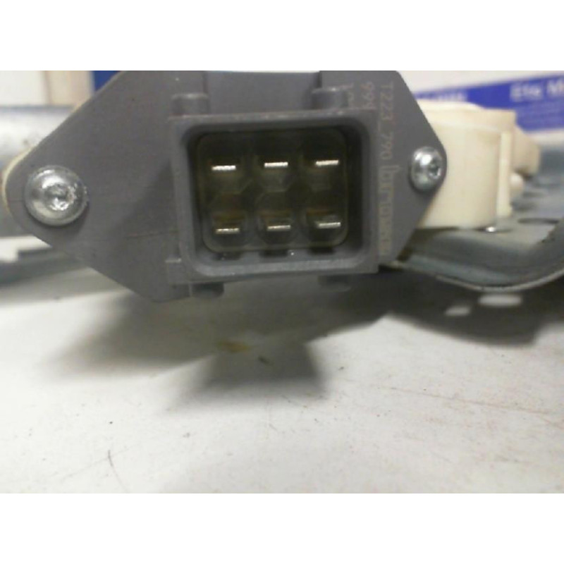 Leve vitre electrique avant droit TOYOTA AVENSIS 2 Photo n°3