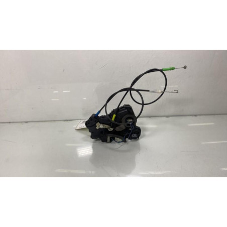 Serrure avant droit TOYOTA AVENSIS 2