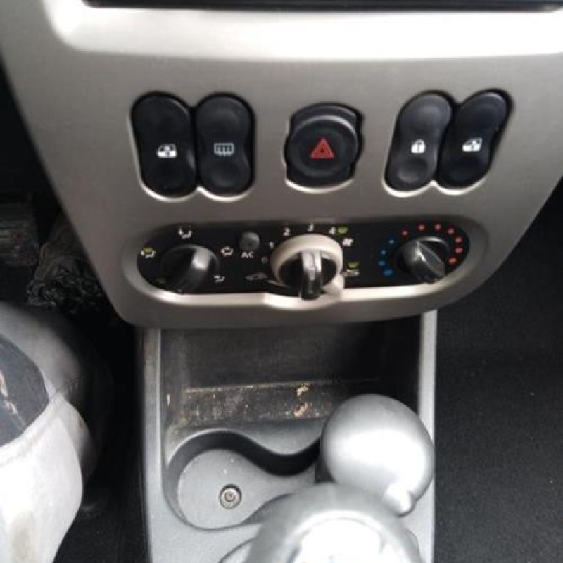 Air bag conducteur DACIA SANDERO 1 Photo n°11