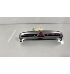Bouton de warning PEUGEOT 308 1 Photo n°1
