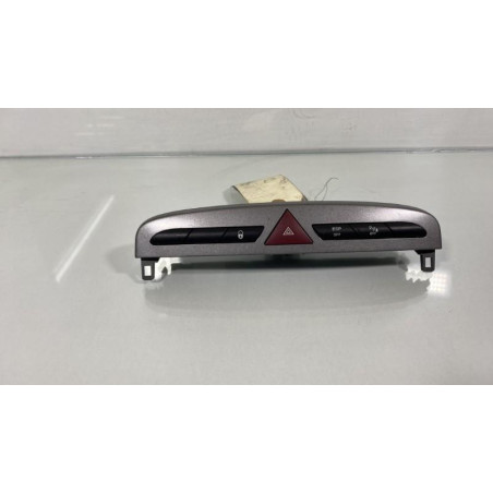 Bouton de warning PEUGEOT 308 1 Photo n°1