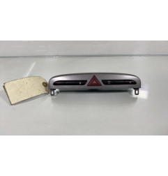 Bouton de warning PEUGEOT 308 1 SW Photo n°1