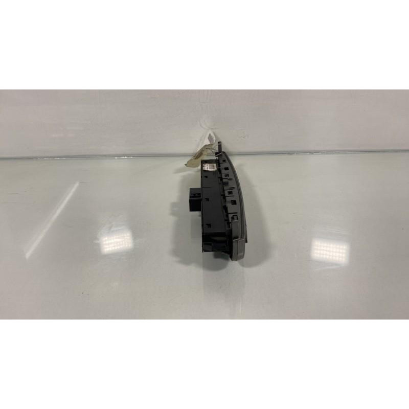 Bouton de warning PEUGEOT 308 1 SW Photo n°3