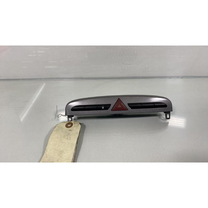 Bouton de warning PEUGEOT 308 1 Photo n°1