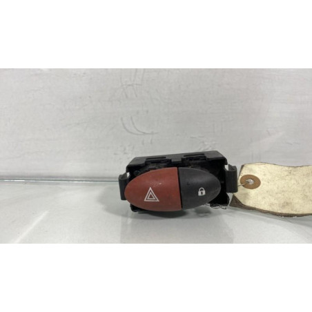 Bouton de warning RENAULT TWINGO 2 Photo n°1
