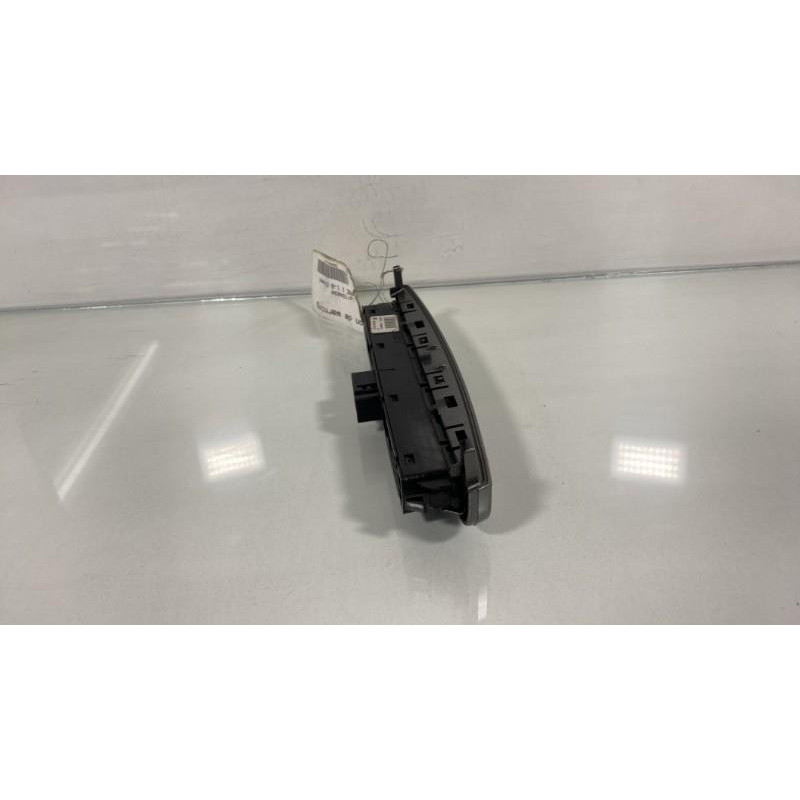 Bouton de warning PEUGEOT 308 1 SW Photo n°3