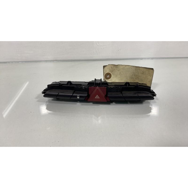 Bouton de warning PEUGEOT 308 1 SW Photo n°1