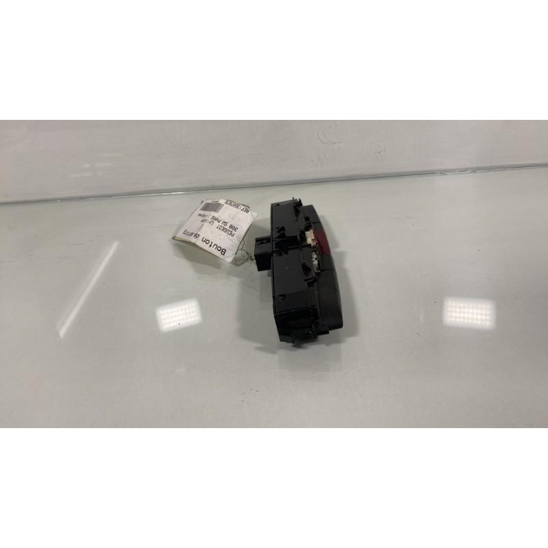 Bouton de warning PEUGEOT 308 1 SW Photo n°2