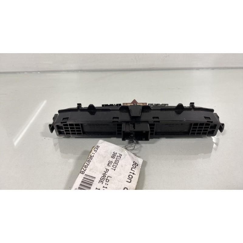 Bouton de warning PEUGEOT 308 1 SW Photo n°3