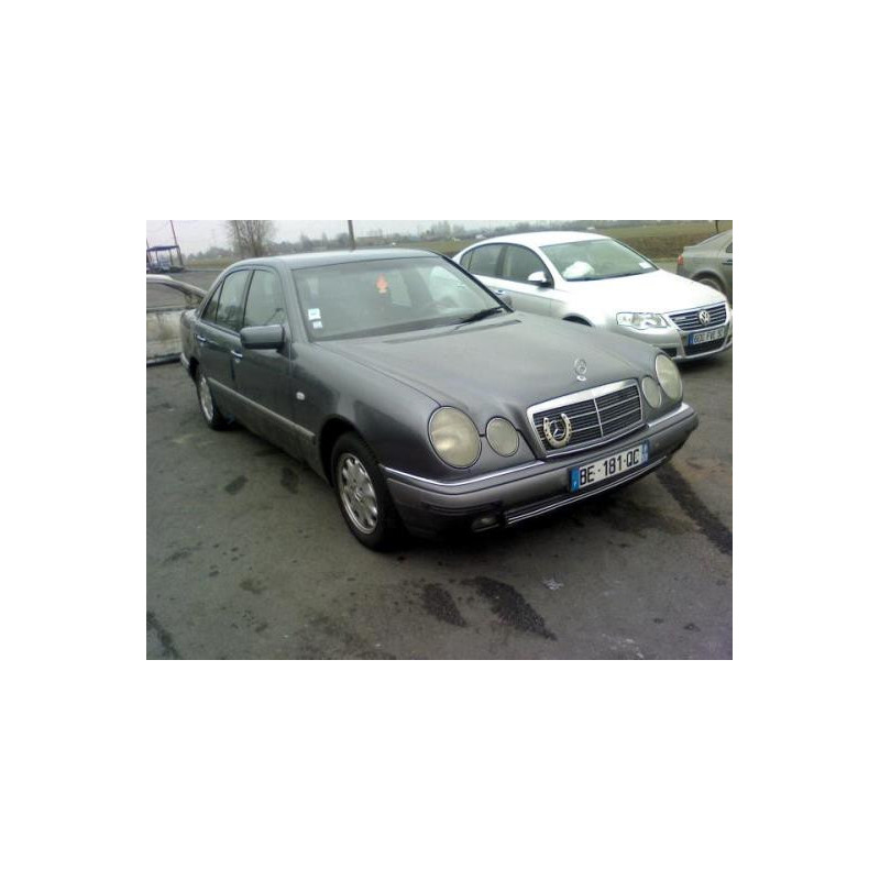 Bloc ABS (freins anti-blocage) MERCEDES CLASSE E 210 Photo n°4