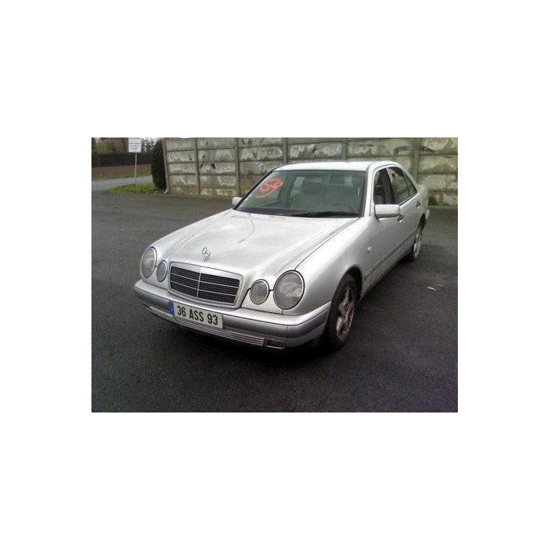 Pivot de moyeu avant droit MERCEDES CLASSE E 210 Photo n°1