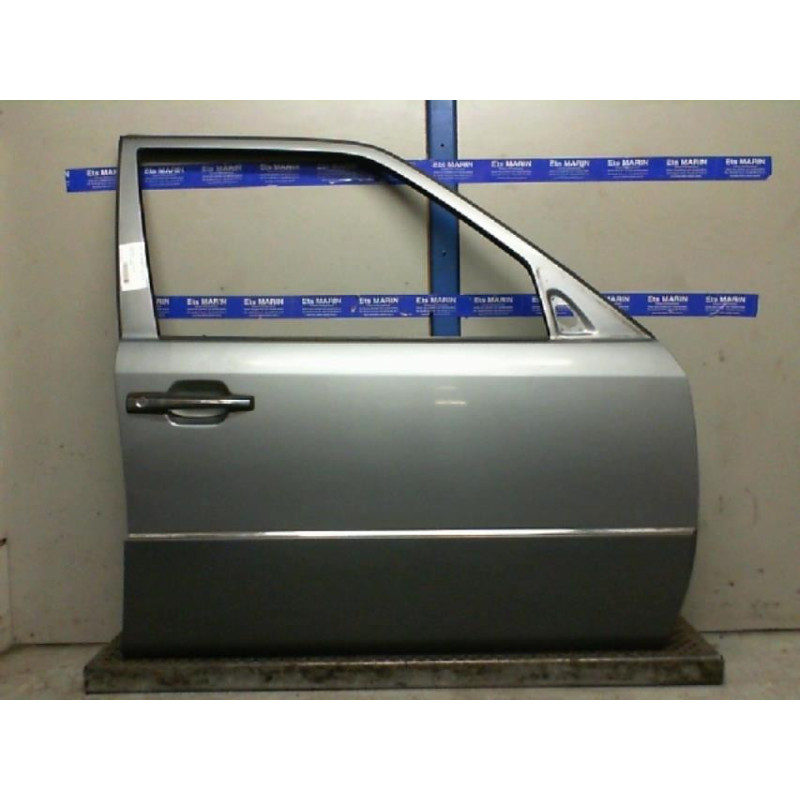 Porte avant droit MERCEDES 250 W124 Photo n°1