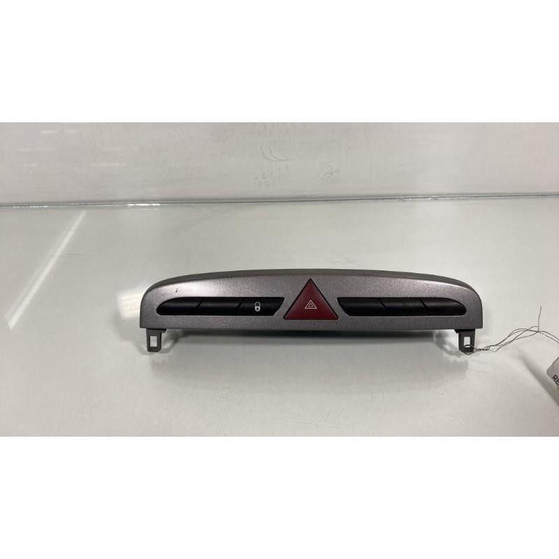 Bouton de warning PEUGEOT 308 1 Photo n°1