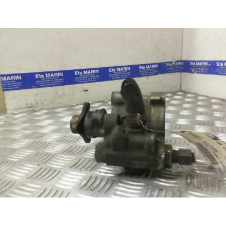 Pompe de direction RENAULT MEGANE 1 Photo n°1